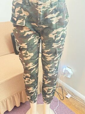 Women’s Camouflage Cargo Jeans - Green Camo